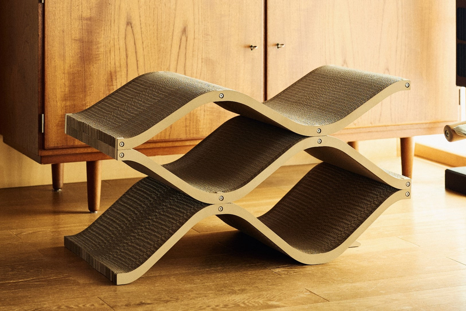 おしゃれなデザイナーズ爪とぎ Cat Cellar(キャットセラー) – furnya